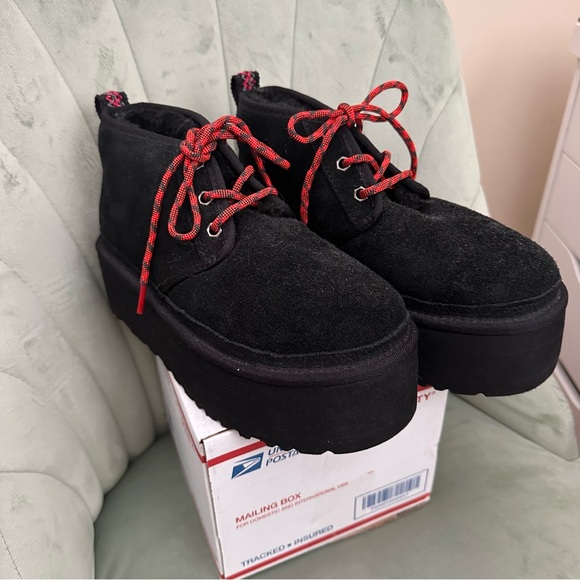 UGG Neumel Heritage Platform Black Boots - Picture 1 of 8